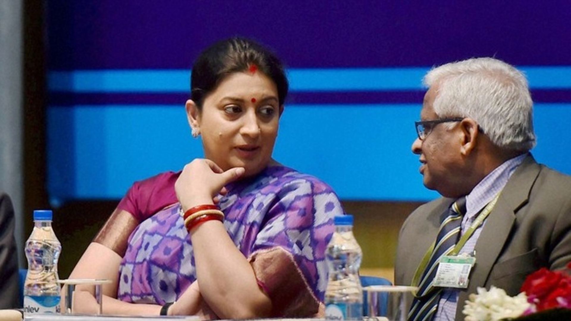 Smriti Irani No Longer HRD Min, Twitter Trolls &lsquo;Aunty-National&rsquo;