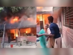 बांग्लादेश में अब हिंदू टीचर के घर को किया आग के हवाले, परिवार ने भागकर बचाई जान