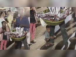 मेले में सामान बेच रहा पिता, थककर पैर से लिपटकर सोया बेटा, गरीबी क्या-क्या दिखाती है