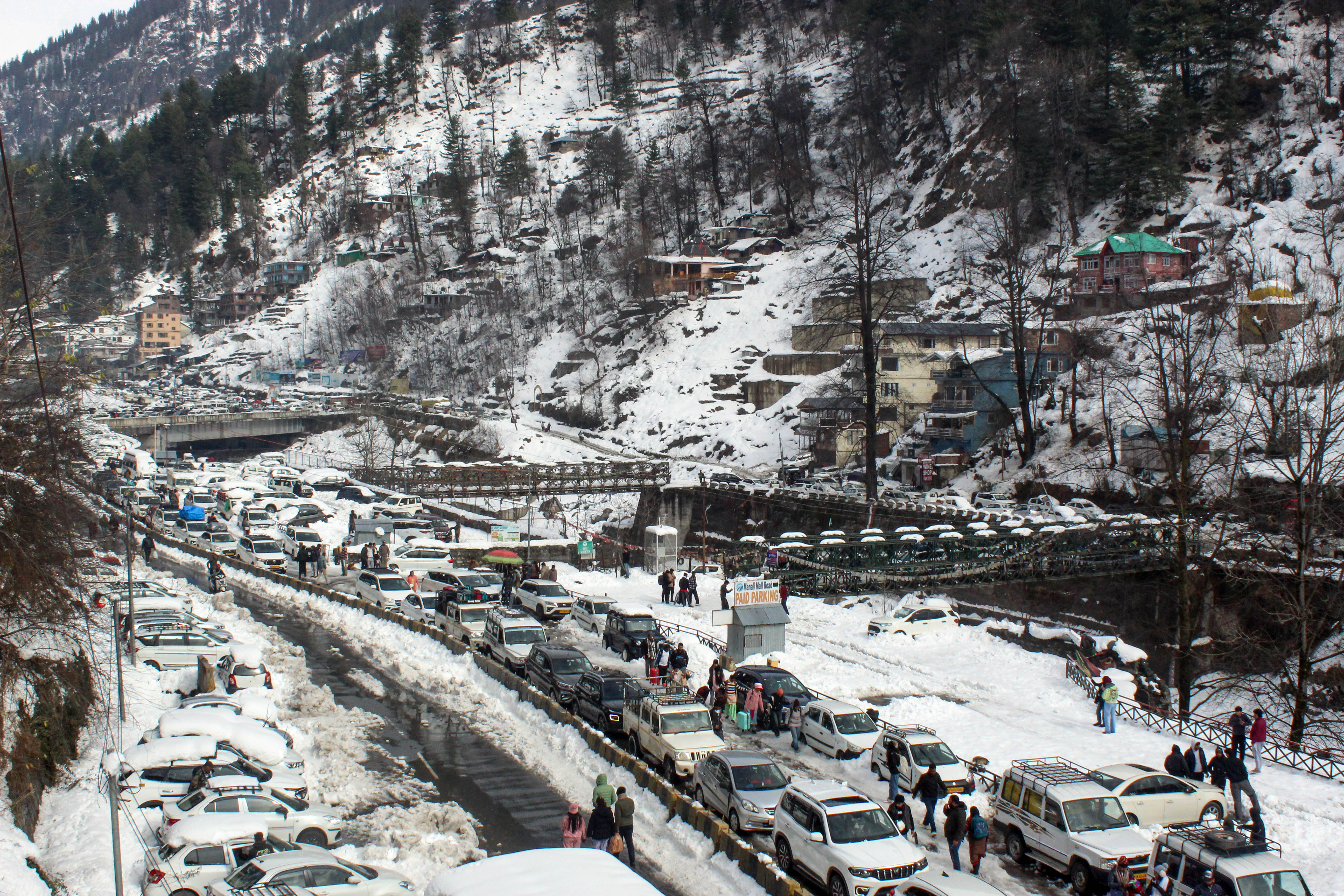 'Stuck In Car For Over 24 Hours': Tourists' Manali Nightmare