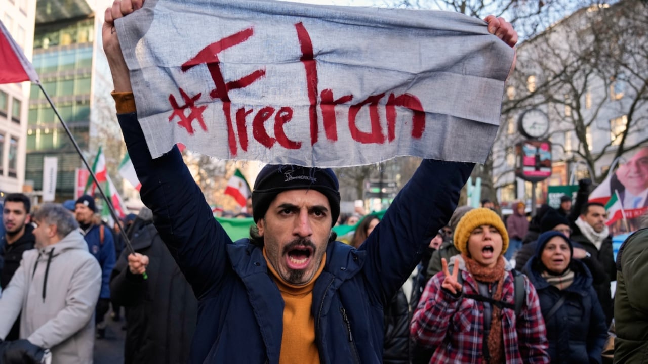 Iran Hangs Two Anti-Government Protesters In Public