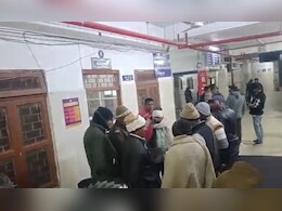 ट्रैक्टर-ट्रॉली पलटने से कई लोगों के हाथों में फ्रैक्चर, टीकमगढ़ में 12 से ज्यादा लोग घायल; मची चीख-पुकार