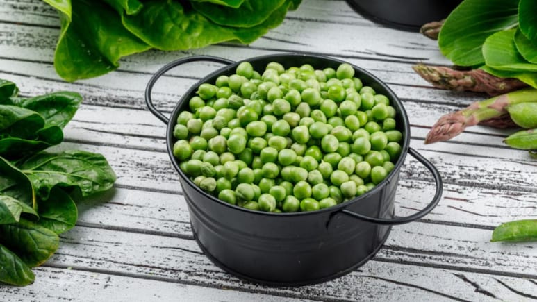 मिनटों में कैसे छीलें 5 किलो मटर? ये रही सबसे कमाल की ट्रिक, आसानी से छिलके से अलग हो जाएगा हर एक दाना