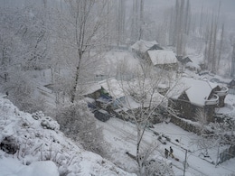 Parts Of Kashmir, Himachal Pradesh Receive Fresh Snowfall, Rains