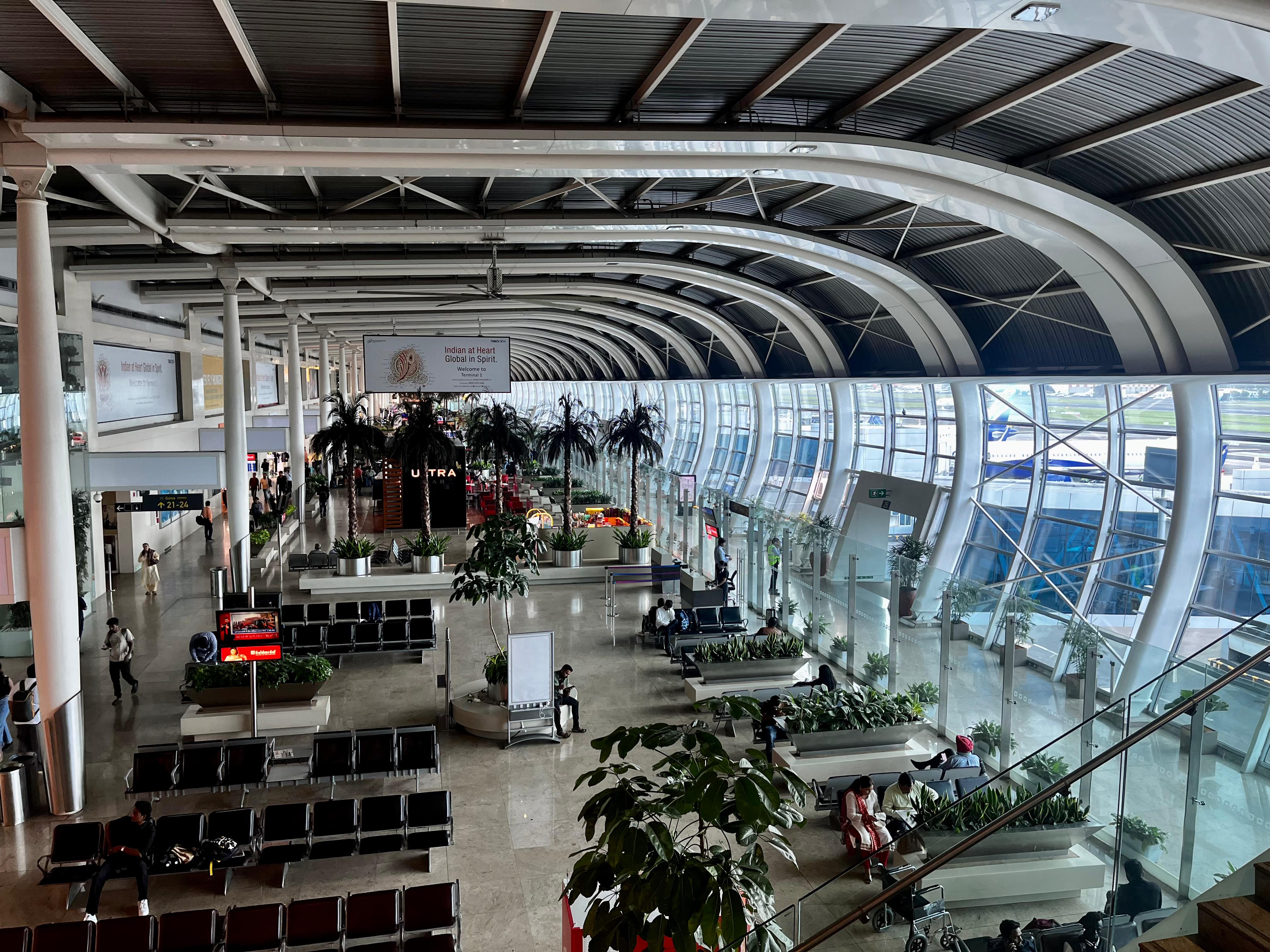 Mumbai Rains: Airport Resumes Operation After Temporary Suspension Amid Stormy Weather