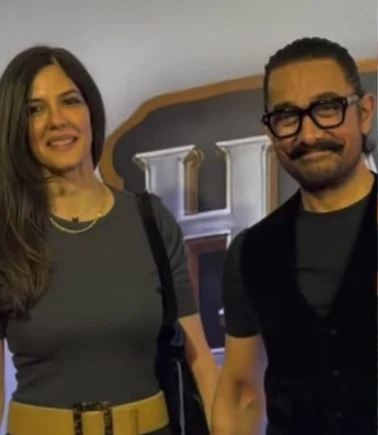 गर्लफ्रेंड गौरी स्प्रैट के साथ आमिर खान ने हैप्पी पटेल की स्क्रीनिंग में एंट्री, लेकिन फोटोग्राफर क्यों चिल्लाने लगे 'सुनील सर'