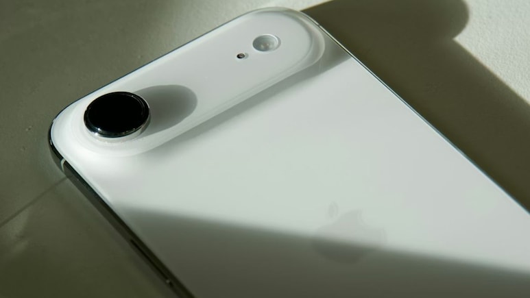 iPhone Air 2 Leak: बैटरी से कैमरा तक,  Air 2 में मिल सकते हैं ये जबरदस्त अपग्रेड