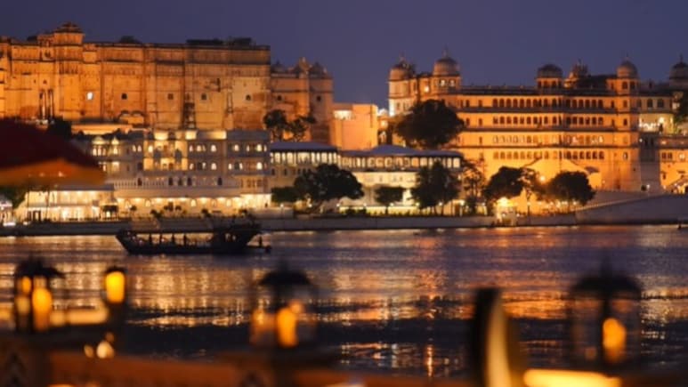 हाउसकीपिंग स्टाफ की ये गलती पड़ी भारी, 5 स्टार होटल लीला पैलेस को क्यों देना पड़ा 10 लाख रुपए जुर्माना?