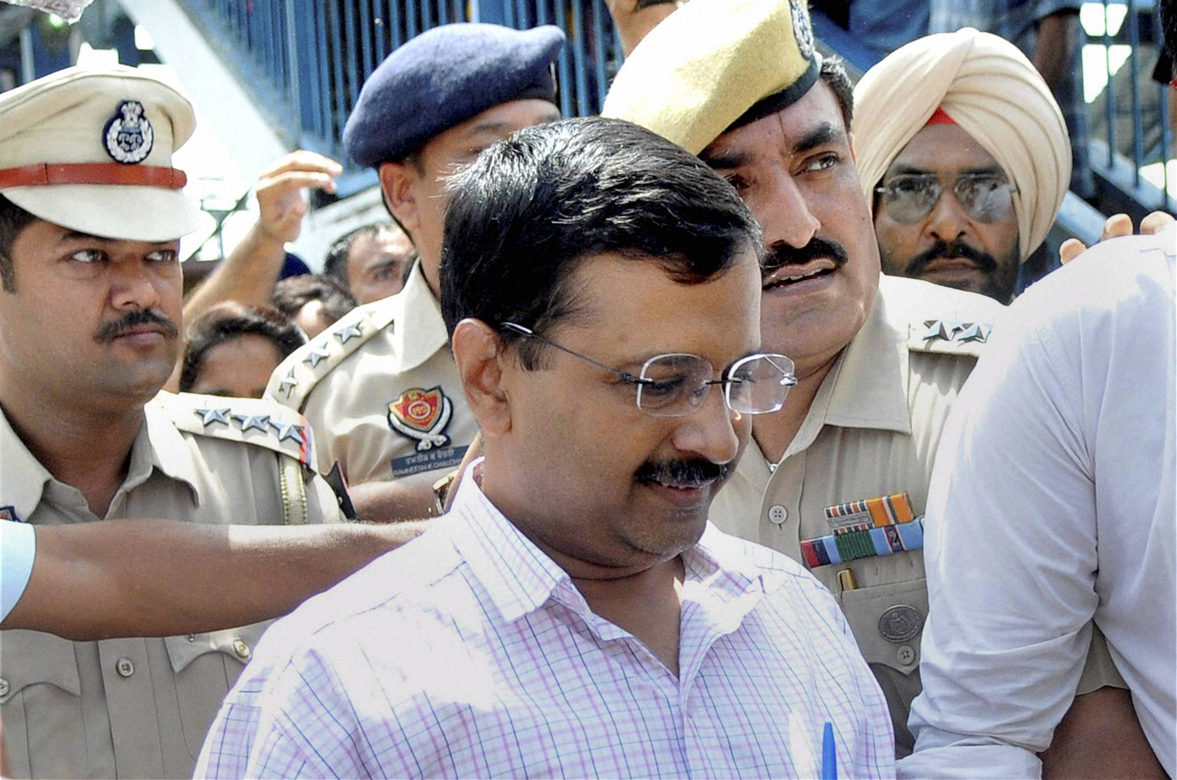 Lines Of Control Between Delhi Government And Lieutenant Governor Clarified?
