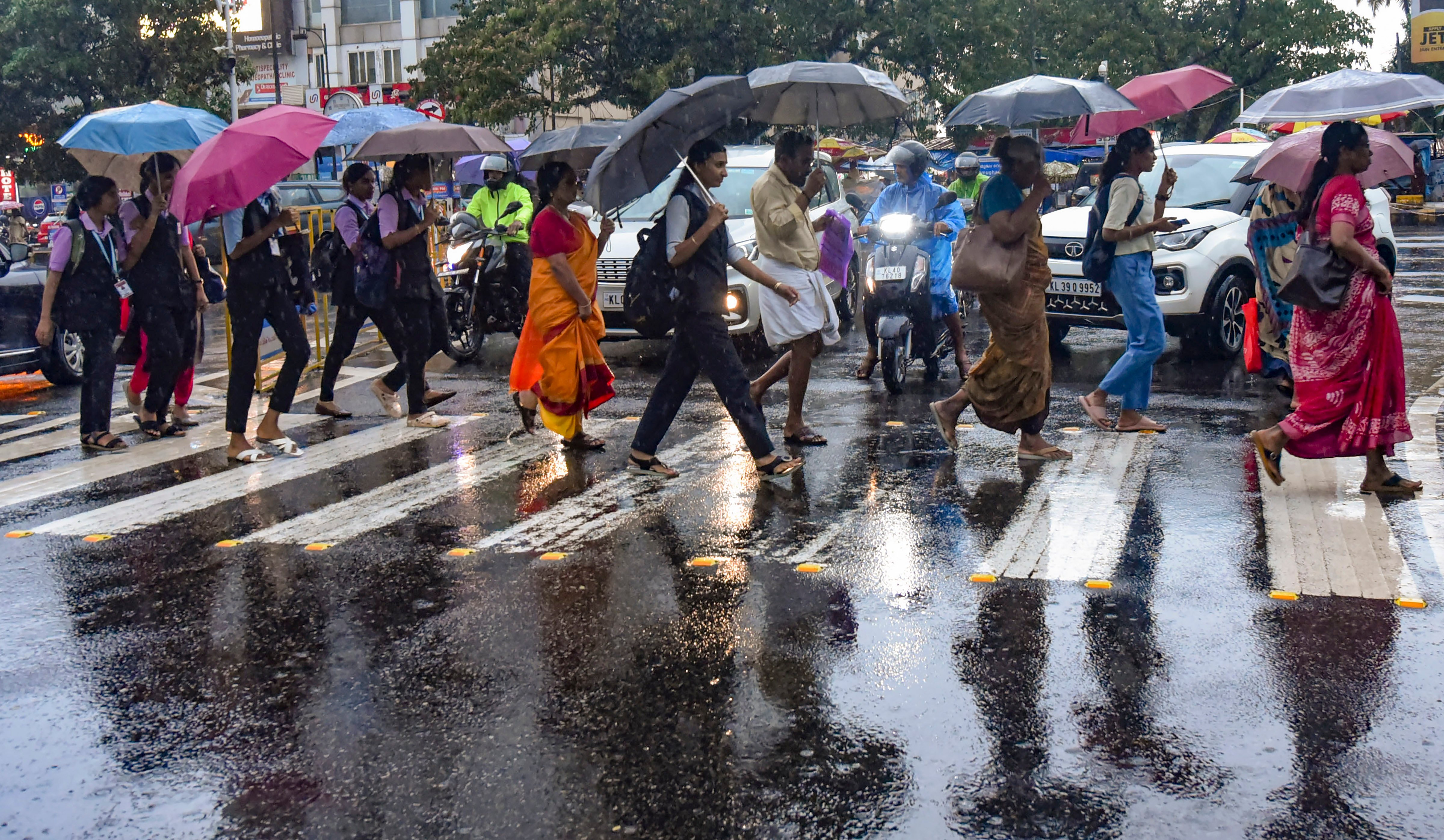 Mumbai Rains Highlights: Mumbai Monsoon Descends Heavily Across The City
