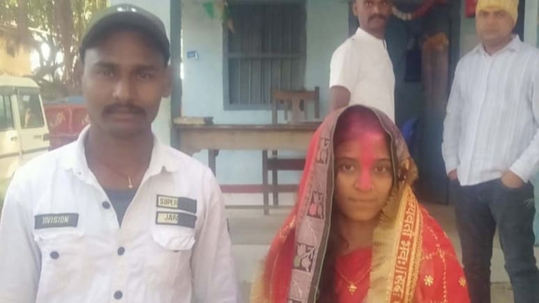 इंटरनेट से शुरू हुआ प्यार, 4 साल इंतजार के बाद बालिग होते ही रचाई शादी, दिल छू लेगी अनोखी लव स्टोरी