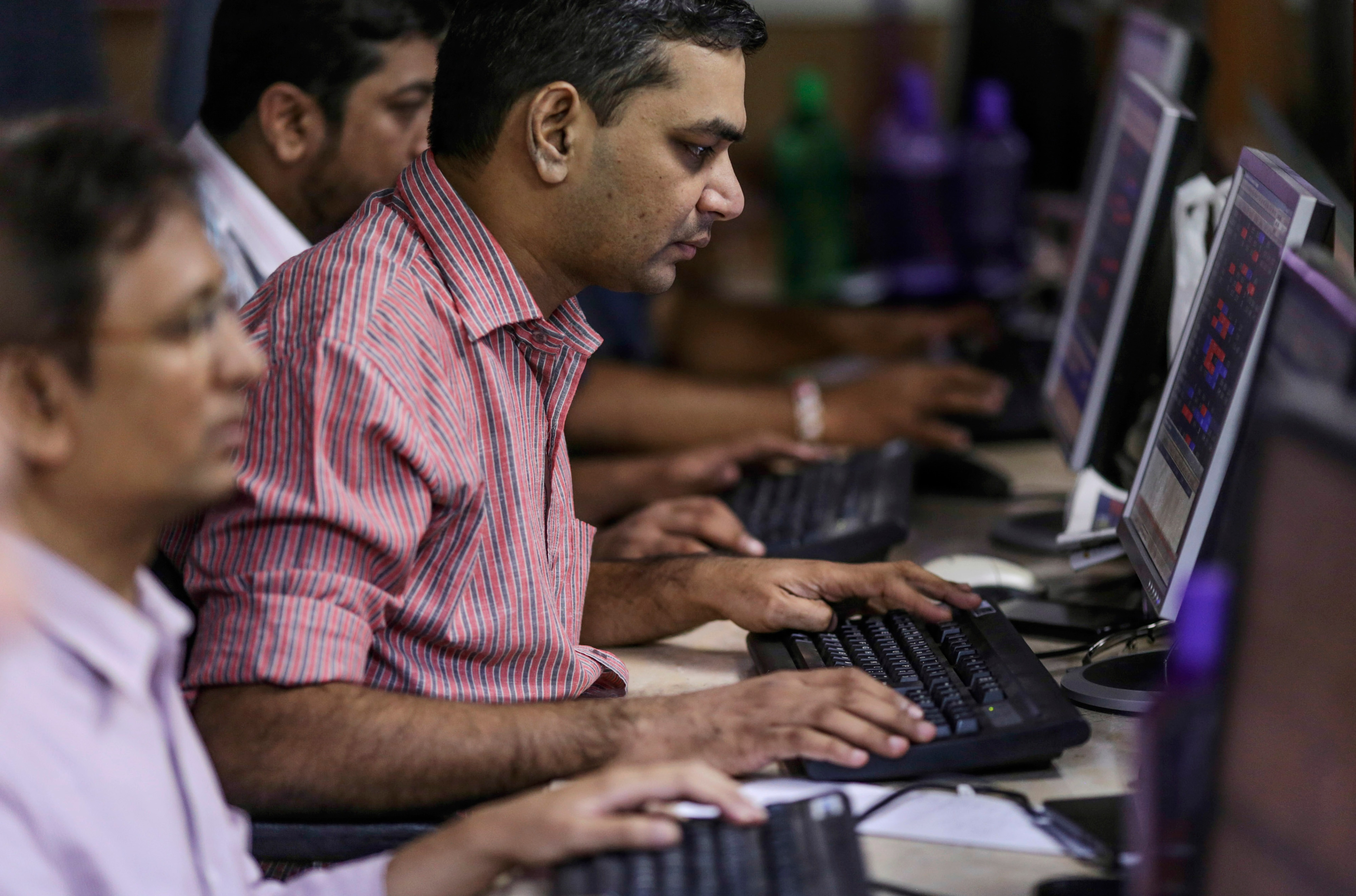  Sensex, Nifty Gain But Post Weekly Losses As Investors Mull Waning Stimulus; Bajaj Auto Tops