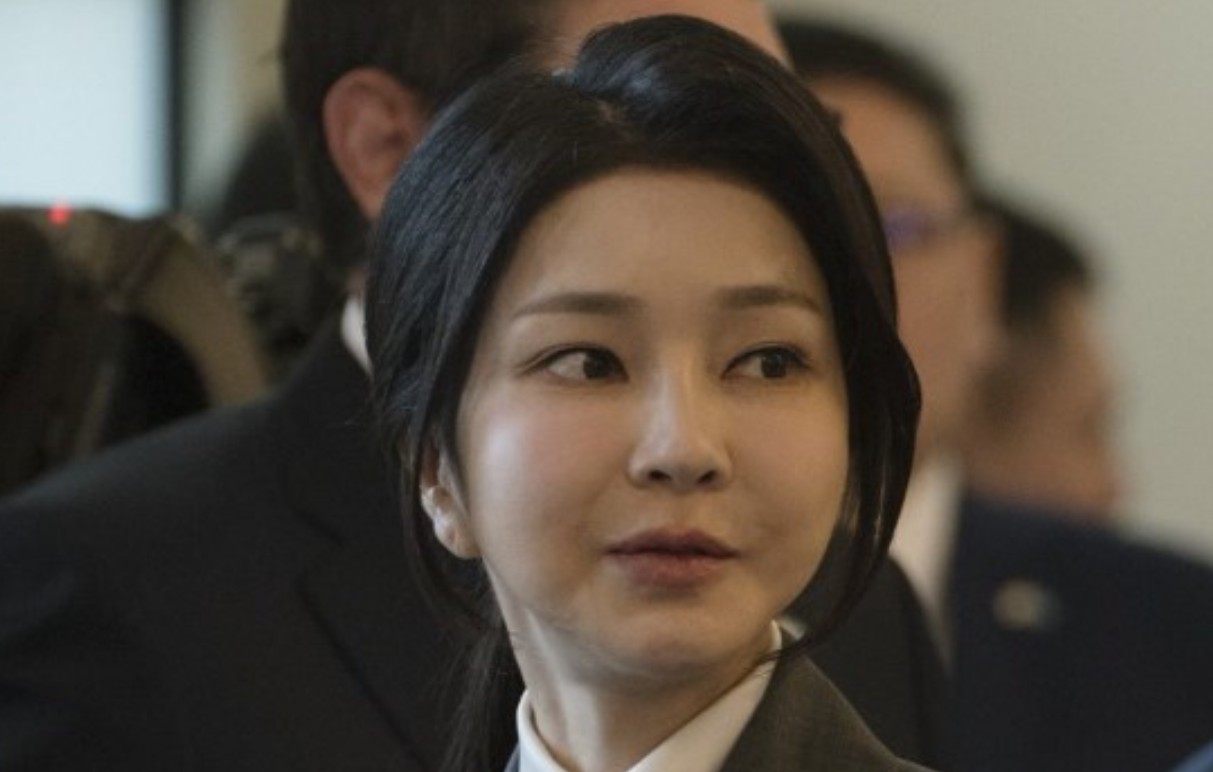 लग्जरी हैंडबैग, डायमंड नेकलेस लेने के आरोप में जेल पहुंची किम ही कौन हैं, जिनकी पादरी ने की थी जासूसी