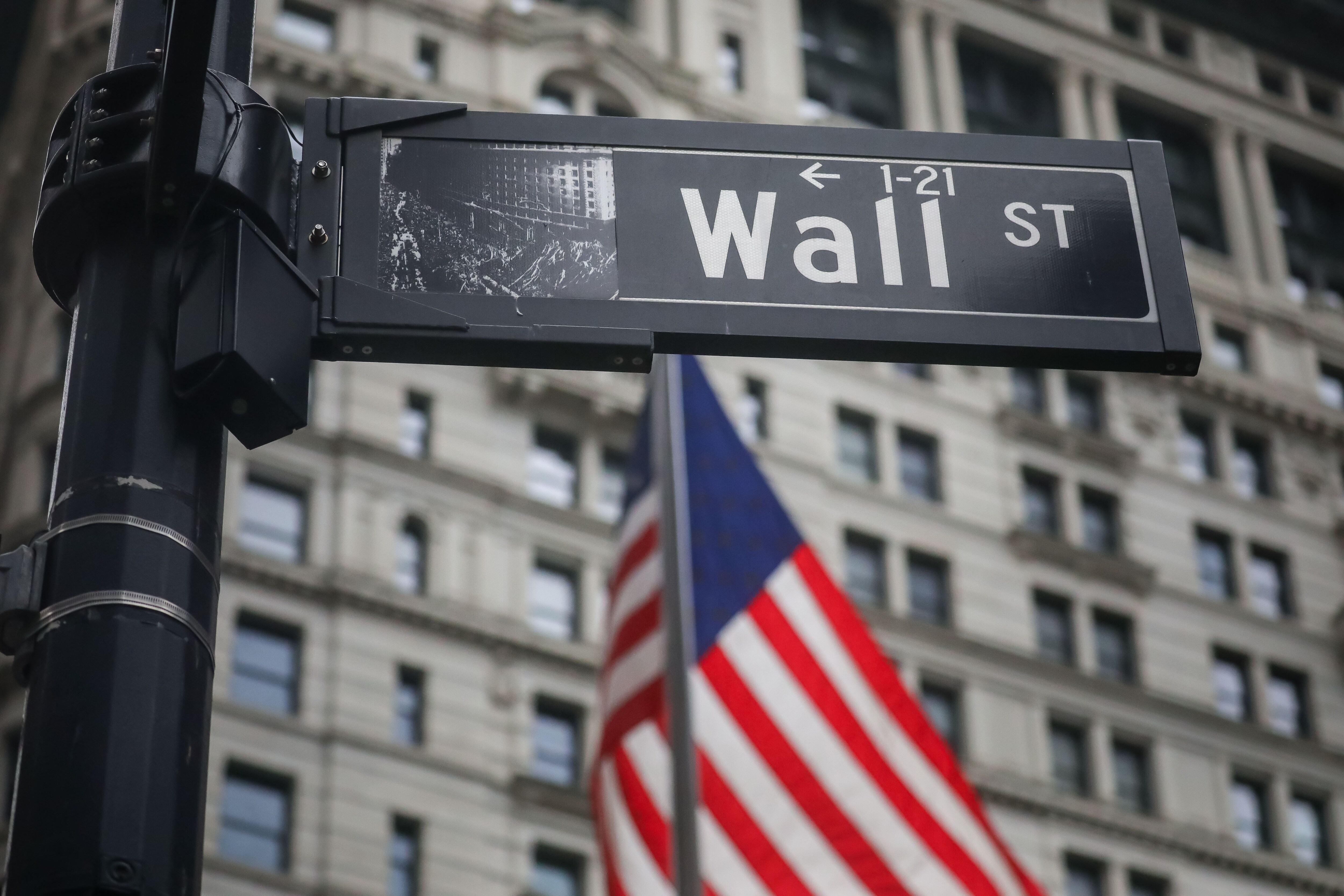 US Stocks Rally Fades As Weak Economic Data Lift Bonds: Markets Wrap