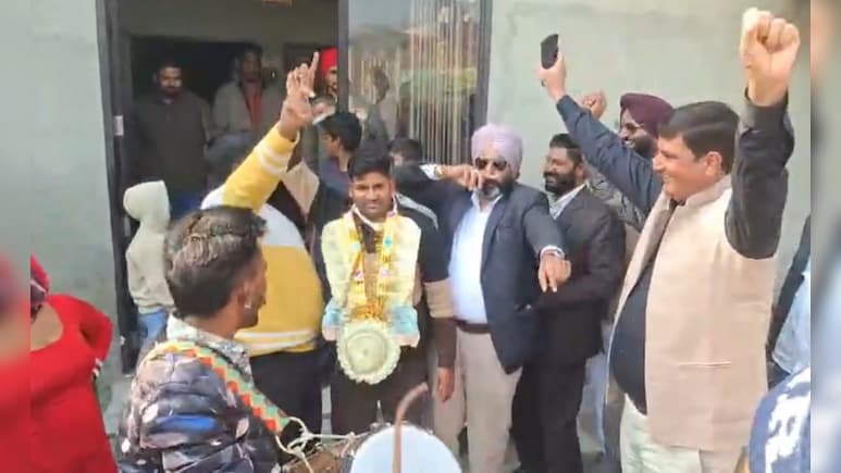 ₹500 की टिकट और ₹10 करोड़ की लॉटरी... सिरसा के इस मजदूर के लिए सच हुई 'छप्पर फाड़' देने वाली कहावत