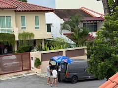 Ex-Google MD's Ice Cream Van Moment In Singapore Sparks Childhood Memories