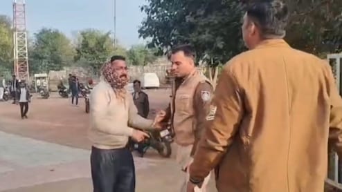भाजपा विधायक के भाई ने चालान काटने से रोका तो पुलिस ने छीन ली चाबी... फिर जमकर हुई ड्रामेबाजी, VIDEO वायरल
