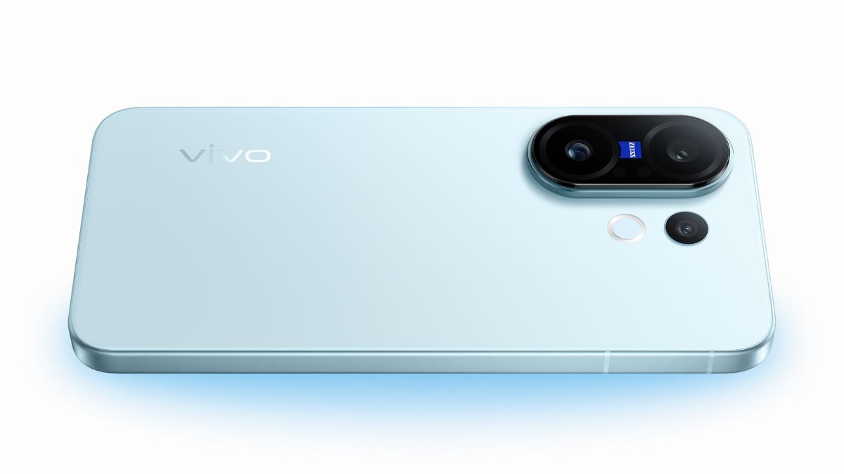 Vivo X300 FE విషయానికి వస్తే, ప్రస్తుతం స్పెసిఫికేషన్లపై పూర్తి సమాచారం లేదు.