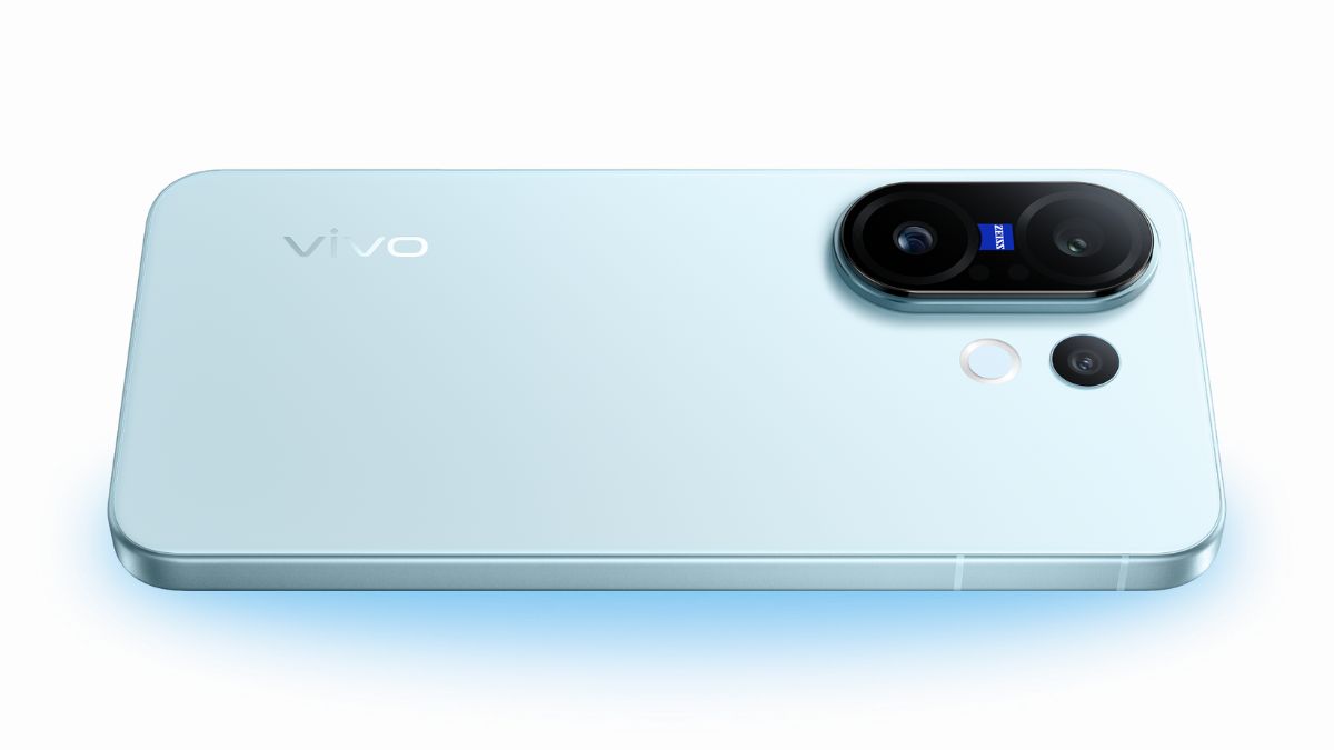 Vivo X300 FE విషయానికి వస్తే, ప్రస్తుతం స్పెసిఫికేషన్లపై పూర్తి సమాచారం లేదు.