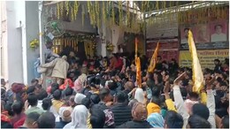 रींगस में 'रील' का बवाल: बाबा श्याम की पीतांबरी का ऐसा लालच... बेकाबू हुई भारी भीड़, बंद करने पड़े मंदिर के कपाट