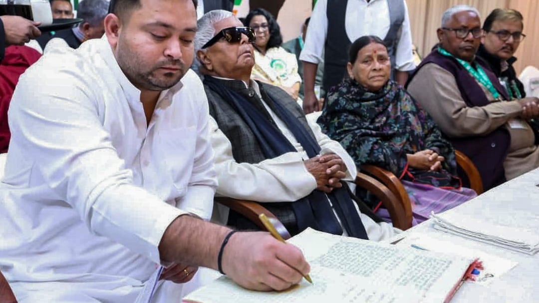 LIVE: लालू यादव से जुड़े लैंड फॉर जॉब केस में दिल्ली कोर्ट का फैसला आज, जानें देश-दुनिया का हर अपडेट