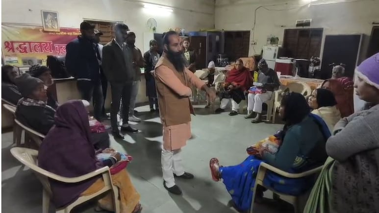 धार के युवाओं ने नव वर्ष पर पेश की मिसाल, जश्न छोड़ वृद्धाश्रम में बुजुर्गों के साथ मनाया नया साल