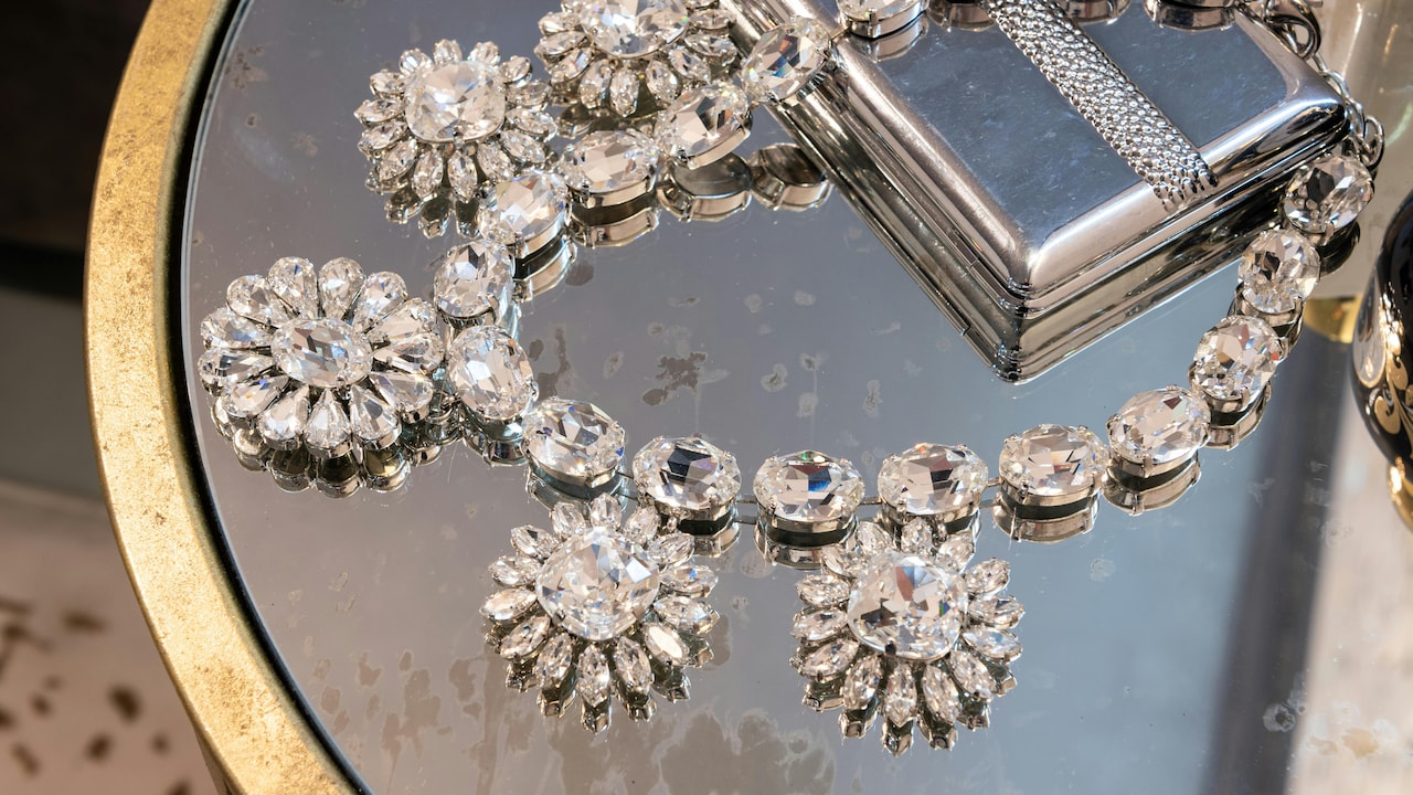 Daily Silver Jewellery Care: Wear It Without Tarnishing Using Simple Protective Habits and Storage Tips Daily Silver Jewellery Care: Wear It Without Tarnishing Using Simple Protective Habits and Storage Tips