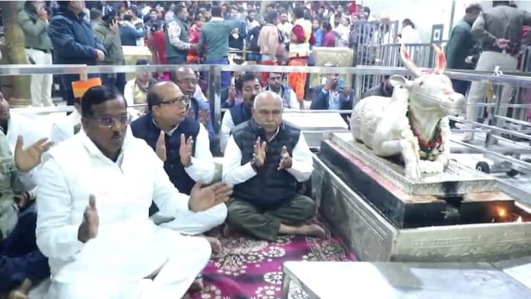 Mahakal Temple: BJP प्रदेश अध्यक्ष हेमंत खंडेलवाल पहुंचे महाकाल मंदिर, दद्योदक आरती में हुए शामिल, किया ओंकार जप&nbsp;
