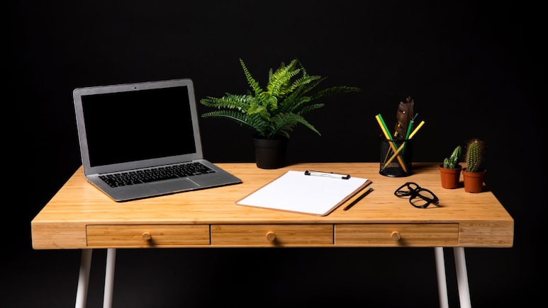 कर रहे हैं Work From Home? तो ये Laptop Table बढ़ा देंगी आपकी प्रोडक्टिविटी, काम हो जाएगा मजेदार