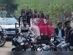 खुली जीप के बोनट पर डांस! फेयरवेल पार्टी में छात्रों का सड़क पर हुड़दंग, सुरक्षा नियमों की उड़ी धज्जियां