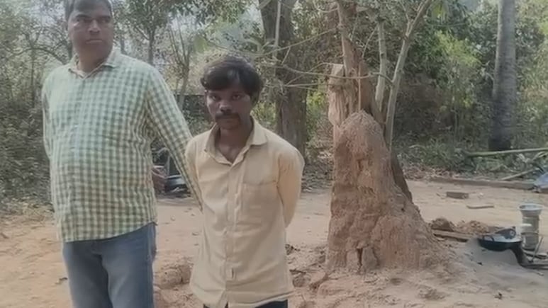 ओडिशा में जादू-टोने के शक में कलयुगी बेटे ने मां को उतारा मौत के घाट, चाकू उठाया और घोंप दिया