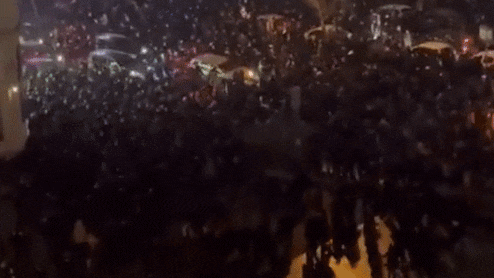 वाहन फूंके, सरकारी इमारतों को आग में झोंका... ईरान में आधी रात प्रदर्शनकारियों के बवाल की कहानी