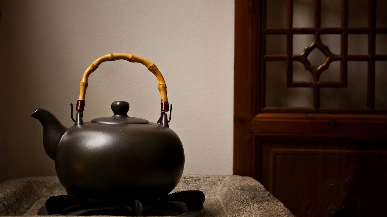 Glass vs Ceramic Teapots: Which One Is More Practical For Daily