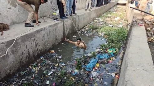 मेरठ में बच्चे को खोजने के लिए नाले में कूदे इंस्पेक्टर, मगर रेस्क्यू रहा बेनतीजा