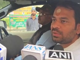 राहुल गांधी डरपोक नेता हैं- शकील अहमद के बयान पर तेज प्रताप यादव ने ली चुटकी