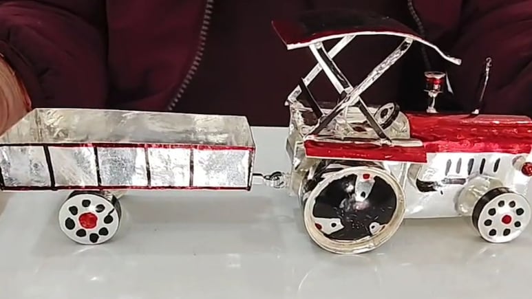 सांवरिया सेठ के दरबार में जल्द चढ़ेगी 40 हजार की चांदी से बनी ट्रैक्टर-ट्रॉली, कारीगरी देख हर कोई हैरान