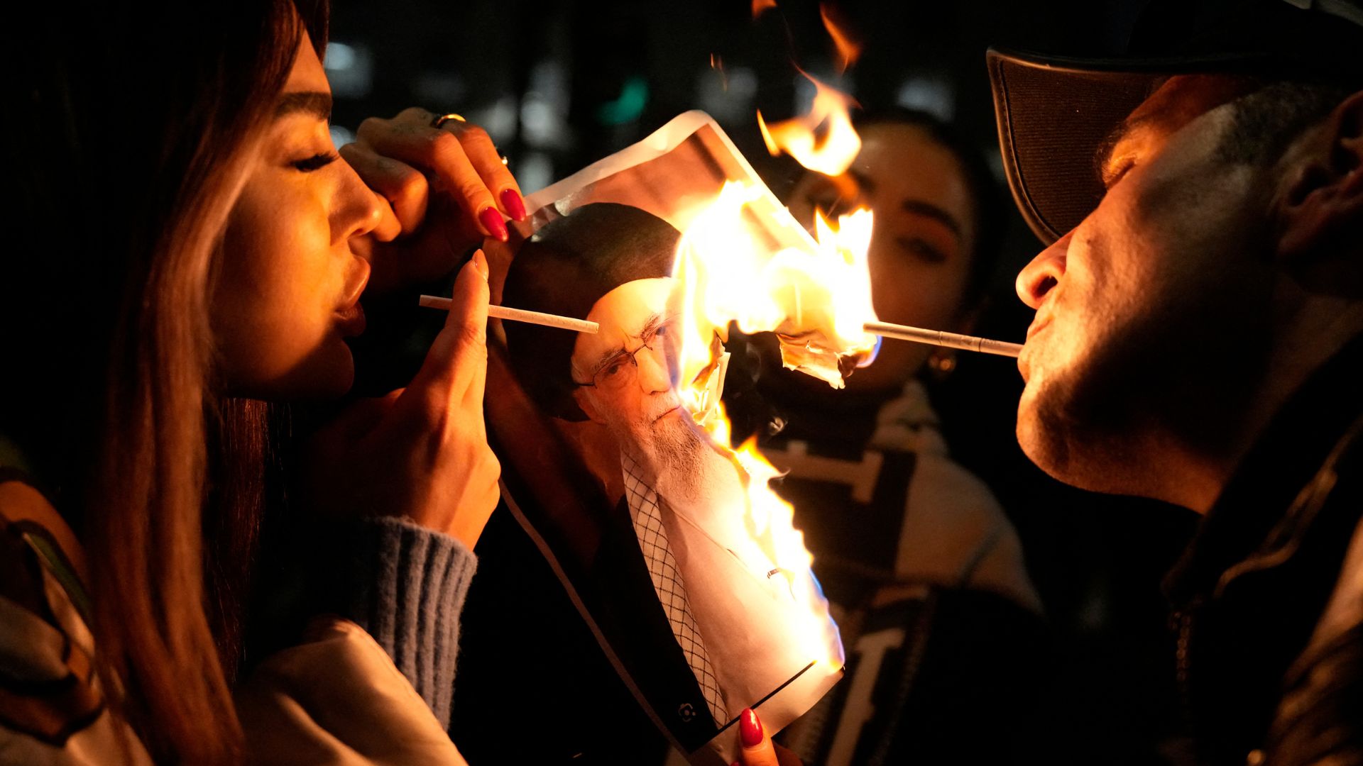 ईरान का विद्रोह थम नहीं रहा! अस्पतालों में लाशों की ढेर, अमेरिका कर रहा हमले की तैयारी- TOP 10 UPDATE