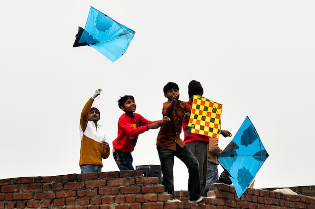 Makar Sankranti 2026: पतंग उड़ाने से पहले जान ले पुलिस की चेतावनी, नहीं तो हो जाएगी मुश्किल