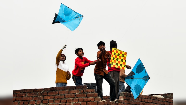 मकर संक्रांति पर पतंगबाजी का जानें धार्मिक और सांस्कृतिक के साथ वैज्ञानिक महत्व? चीनी मांझे से कर लें तौबा