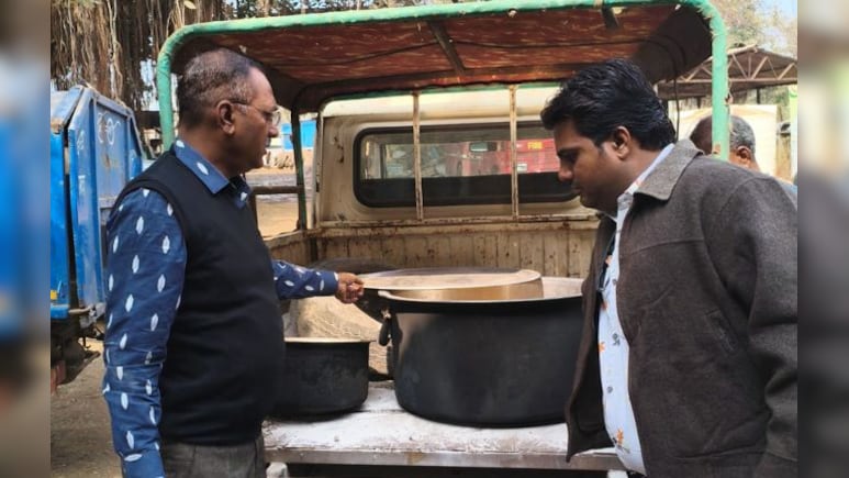 गणतंत्र दिवस पर आदेश की अवहेलना! सड़क पर फिंकवाई बिरयानी, नपा ने बंद करवाई दुकानें&nbsp;