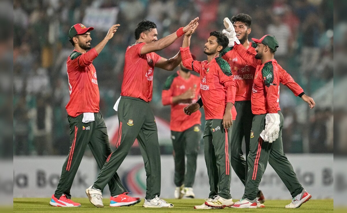 Bangladesh Cricket Star Shakib Al Hasan Slaps Fan Video Goes Viral Bangladesh Cricket Star Shakib Al Hasan Slaps Fan Video Goes Viral