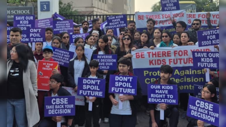 CBSE ने जयपुर की नीरजा मोदी स्कूल की मान्यता रद्द की, अब पेरेंट्स कर रहे हैं फैसले का विरोध&nbsp;