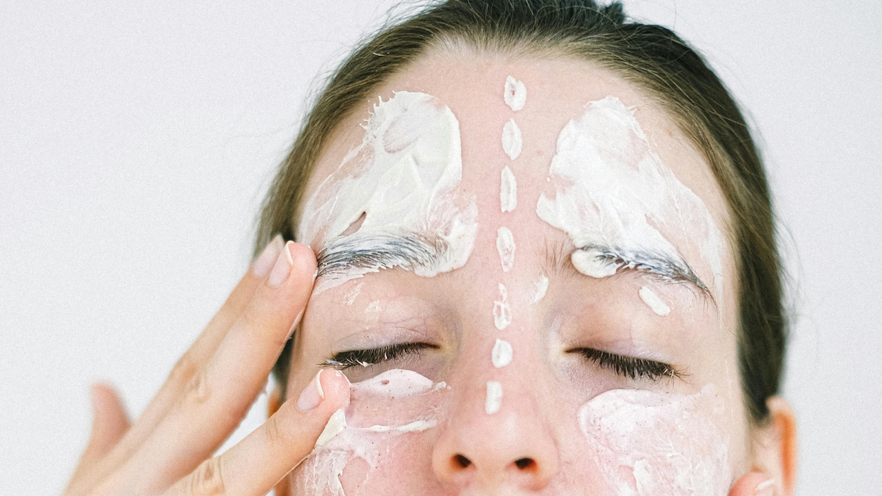 7 Best Face Moisturisers For Oily Skin That Stay Non-Greasy All Day