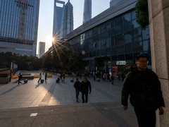 Stocks Dip, Gold Hits Record as Tariff Woes Return: Markets Wrap