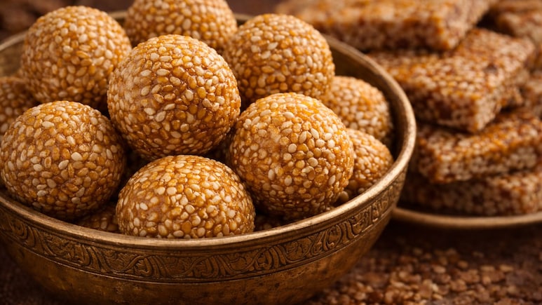 लोहड़ी हो या मकर संक्रांति तिल अकेला क्यों नहीं खाया जाता, गुड़ क्यों जरूरी है? जानें साथ खाने की वजह