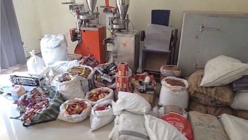 इंदौर में नकली पान मसाला फैक्ट्री का भंडाफोड़: नामी ब्रांड का माल तैयार कर करते थे सप्लाई, 500000 रुपये का सामान जब्त