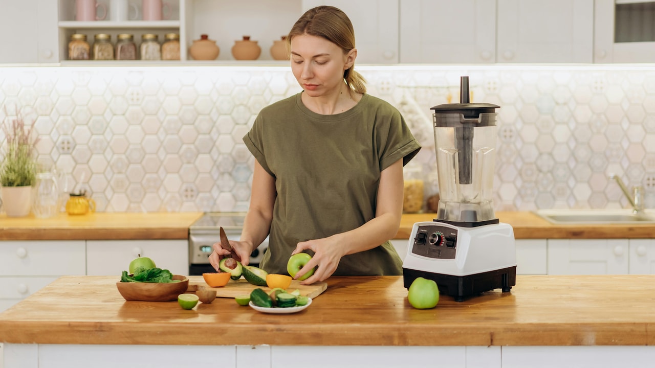Explore 10 common reasons that can overheat your mixer grinder while using