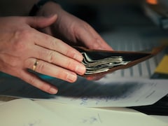 सैलरी 2 लाख...फिर भी जेब खाली! CA का खुलासा क्यों घुट रहा है मिडिल क्लास?