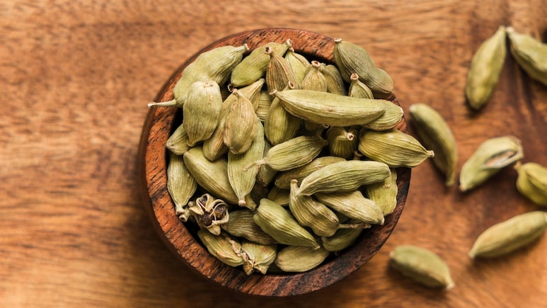 10 Health Benefits Of Green Cardamom Or Choti Elachi