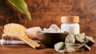 Homemade Serum: रूखे सूखे बेजान बालों में डाल देगा जान घर पर बना ये सीरम, जानें बनाने का तरीका